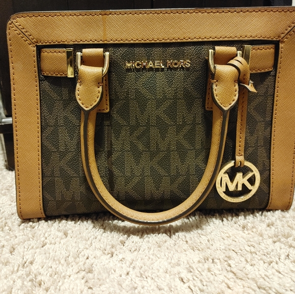 Michael kors handbag - Picture 1 of 4